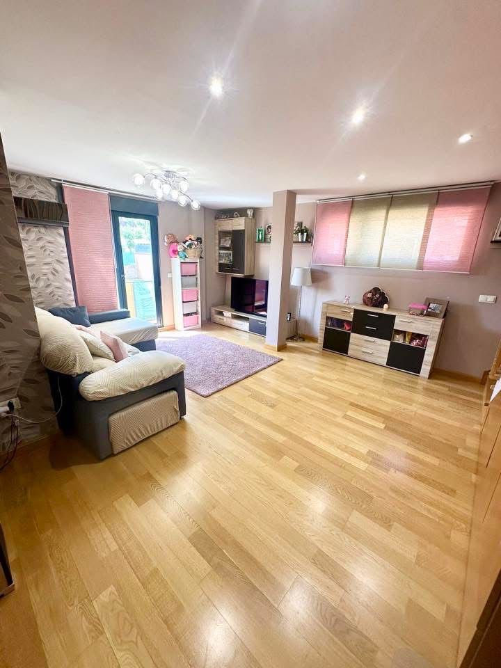 Sala d'estar de Dúplex en venda en Villaquilambre amb Aire condicionat, Calefacció i Parquet