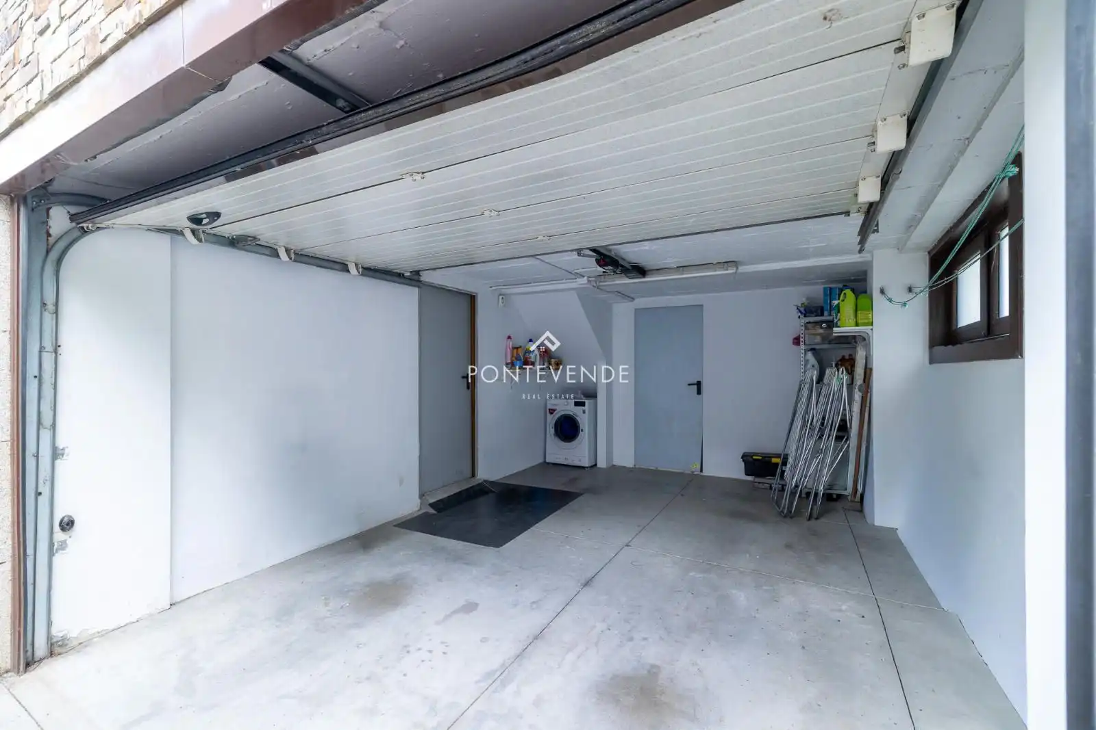 Parking de Casa o chalet en venta en Vigo  con Calefacción, Terraza y Trastero