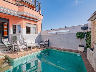Maison jumelée avec balcon à vendre à Avenida CRISTOBAL COLON