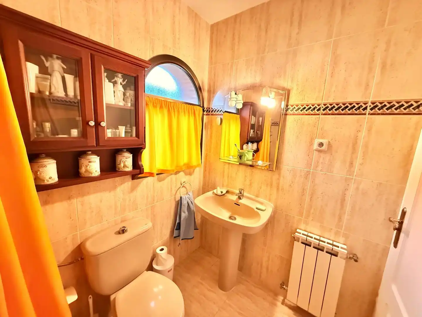 Baño de Casa adosada en venta en Higuera de las Dueñas con Calefacción, Jardín privado y Terraza
