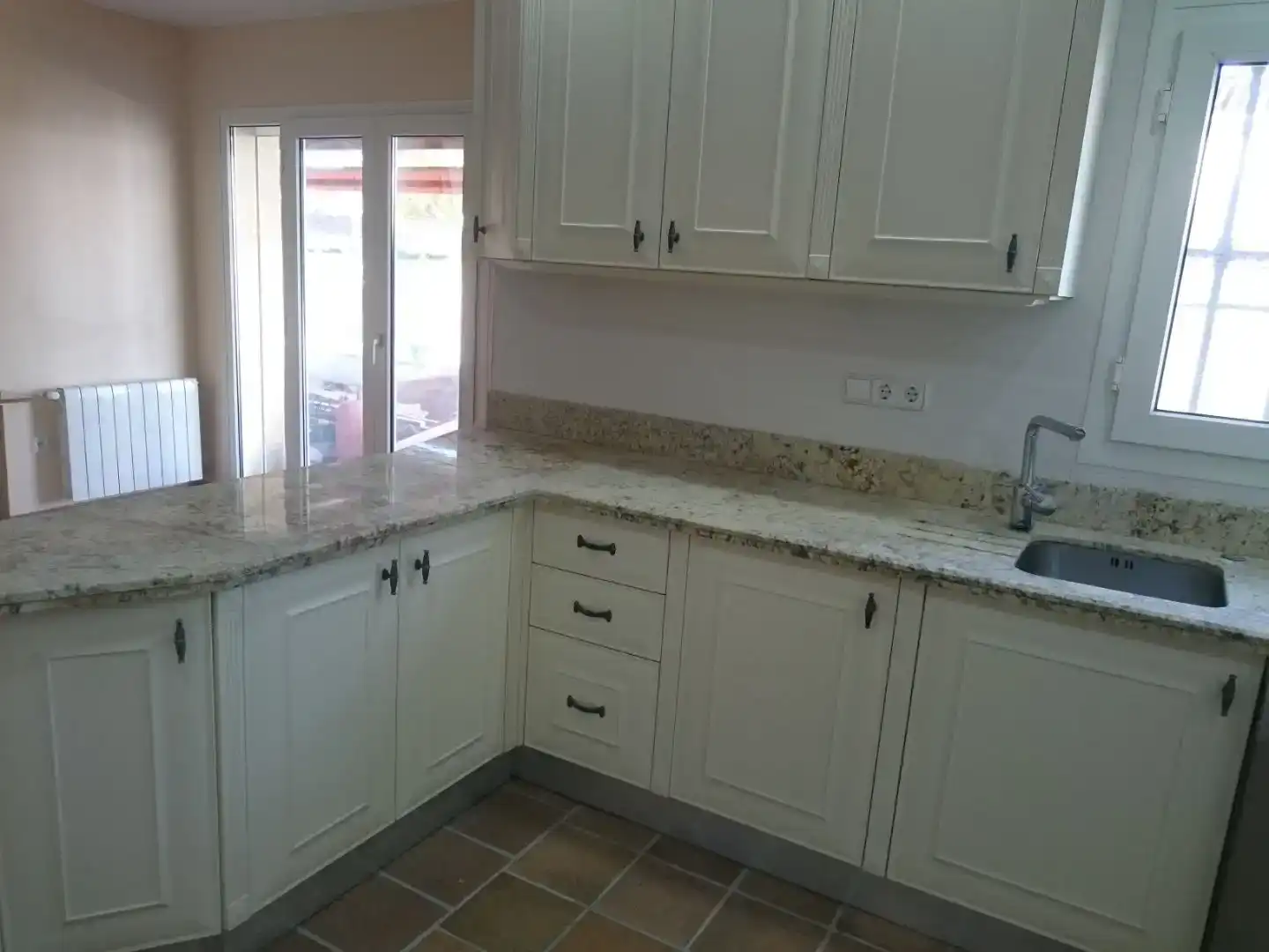 Cuina de Casa o xalet en venda en El Puerto de Santa María amb Aire condicionat, Jardí privat i Parquet