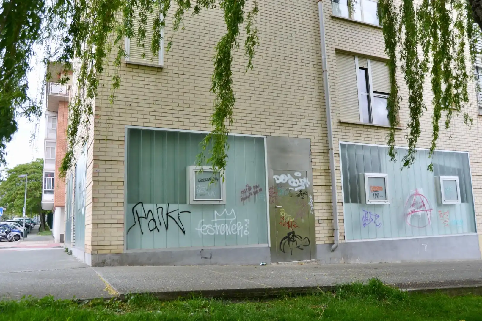 Vista exterior de Local en venta en  Pamplona / Iruña