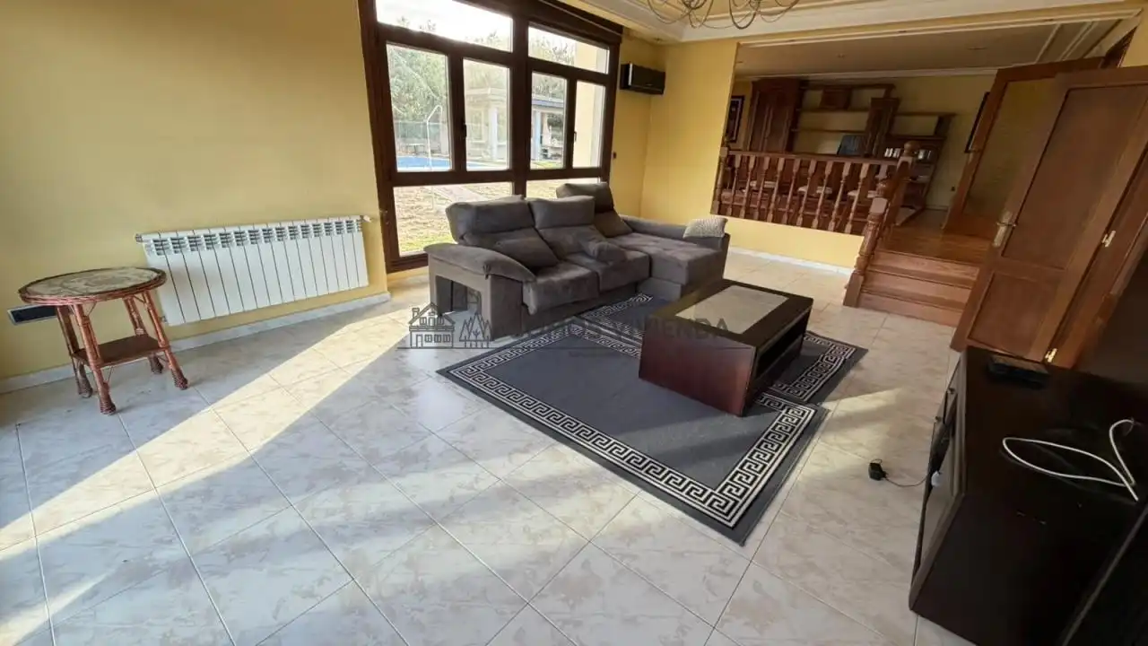 Living room of Houses for sale in San Cibrao das Viñas  with Heating, Private garden and Storage room