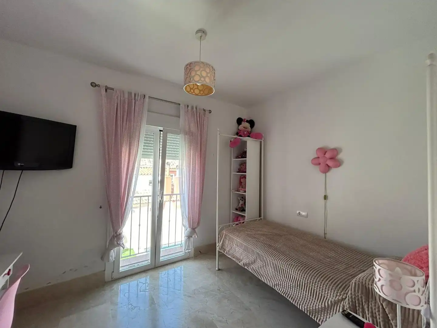 Schlafzimmer von Einfamilien-Reihenhaus zum Verkauf in Casares mit Schwimmbad