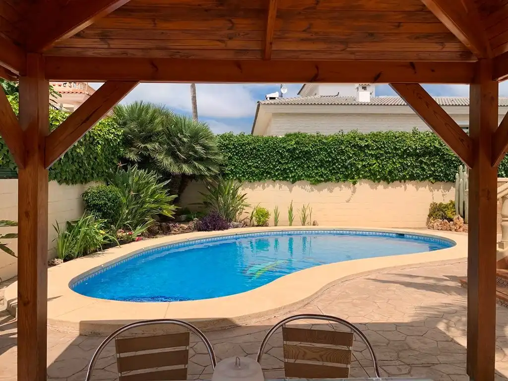 Piscina de Casa o chalet en venta en L'Alfàs del Pi con Aire acondicionado, Calefacción y Jardín privado
