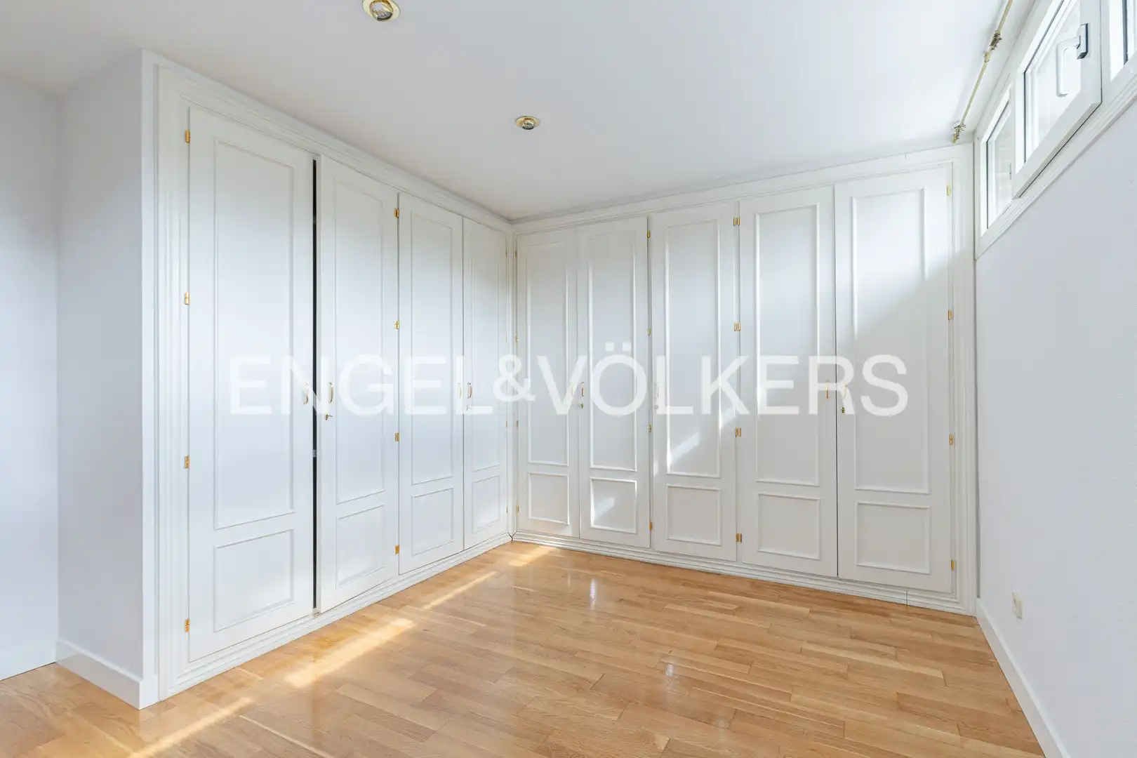 Habitación de Casa o chalet en venta en Pozuelo de Alarcón con Aire acondicionado, Calefacción y Jardín privado