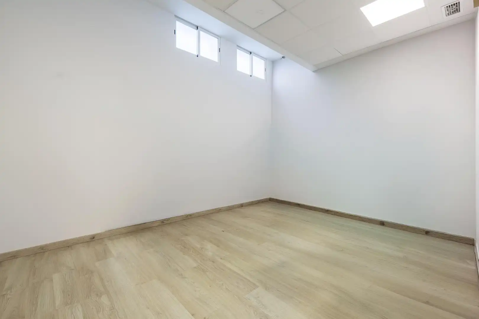 Business premises for sale in Calle de la Costa de la Luz, imagen 8