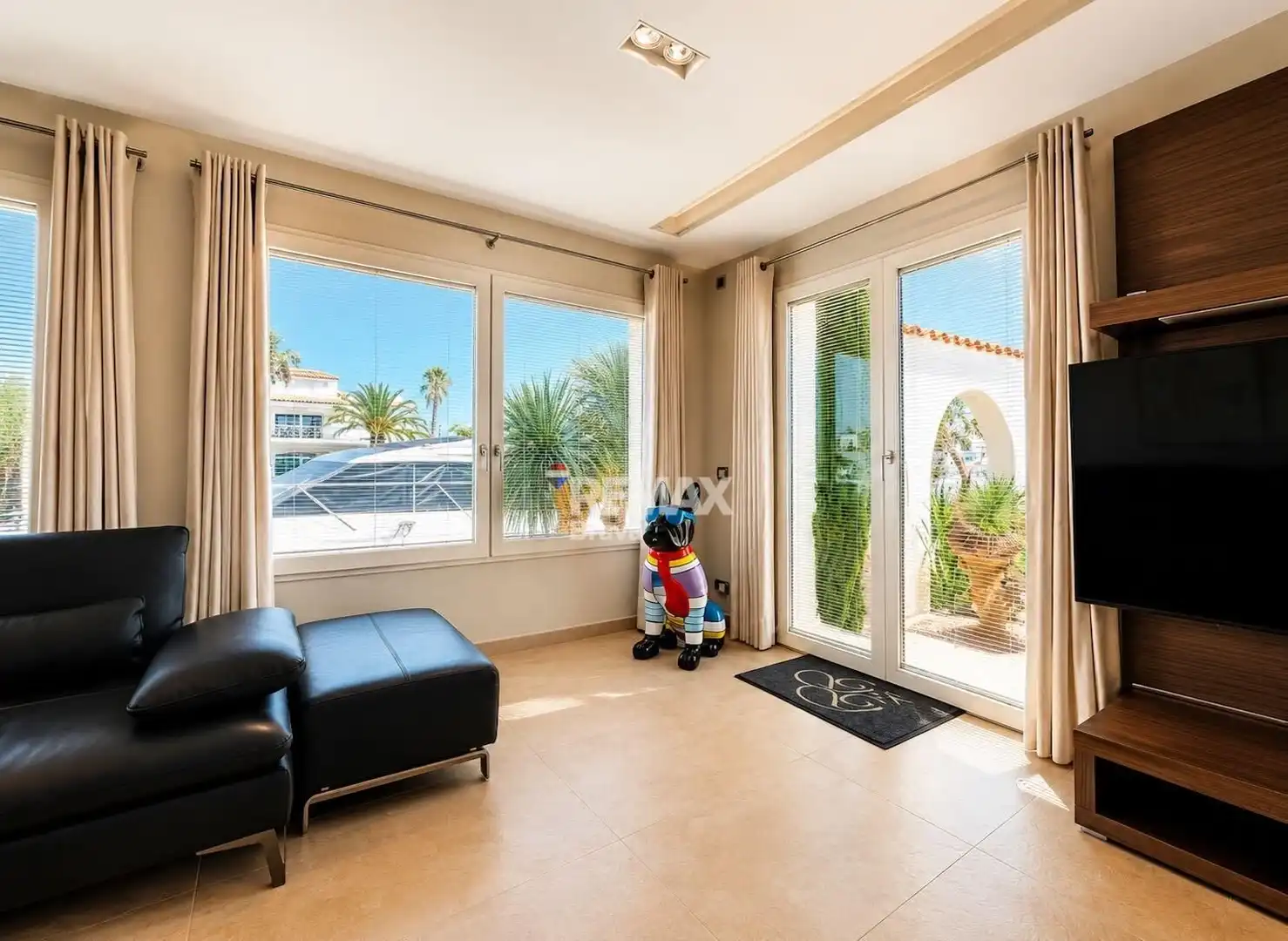 Sala d'estar de Casa o xalet en venda en Roses amb Aire condicionat, Calefacció i Jardí privat