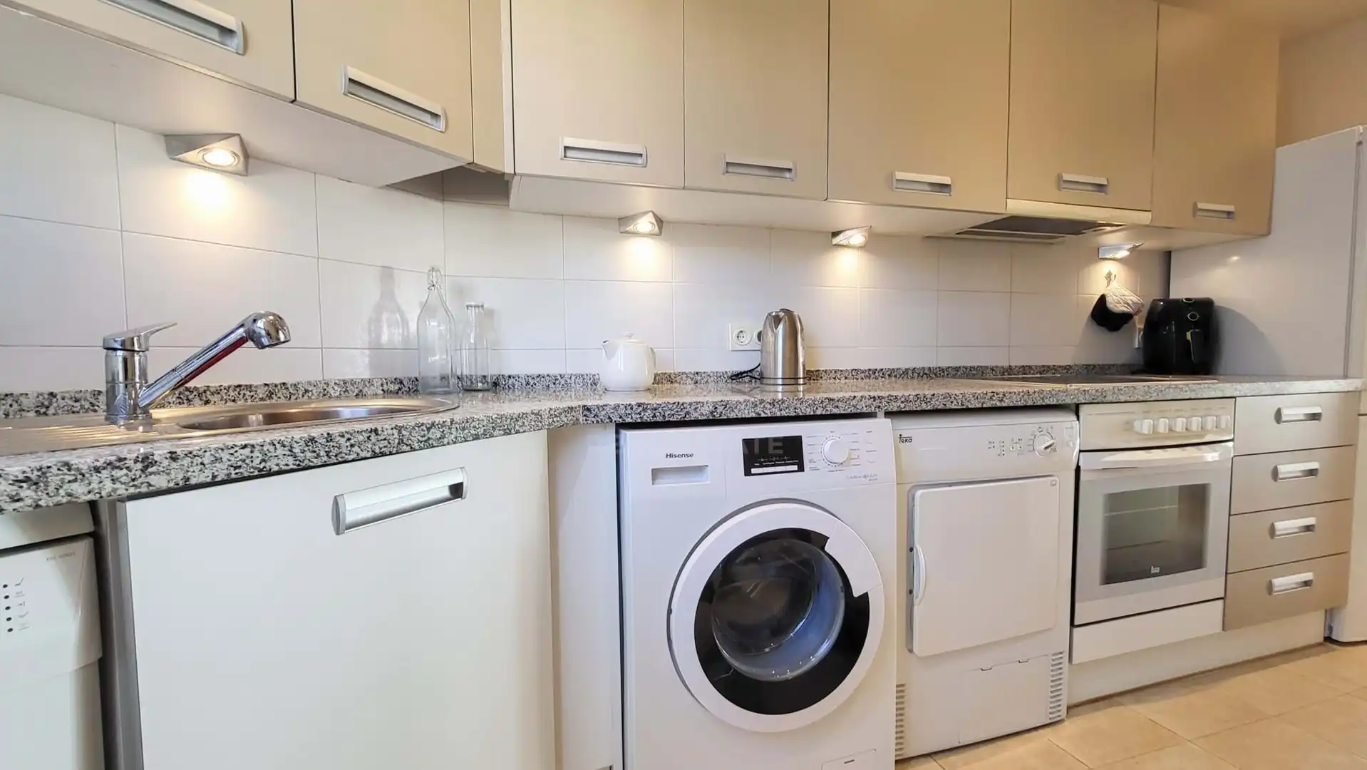 Küche von Wohnung zum Verkauf in Torrox mit Klimaanlage, Terrasse und Schwimmbad