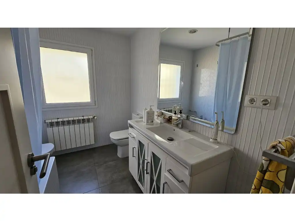 Bathroom of Houses for sale in San Lorenzo de El Escorial
