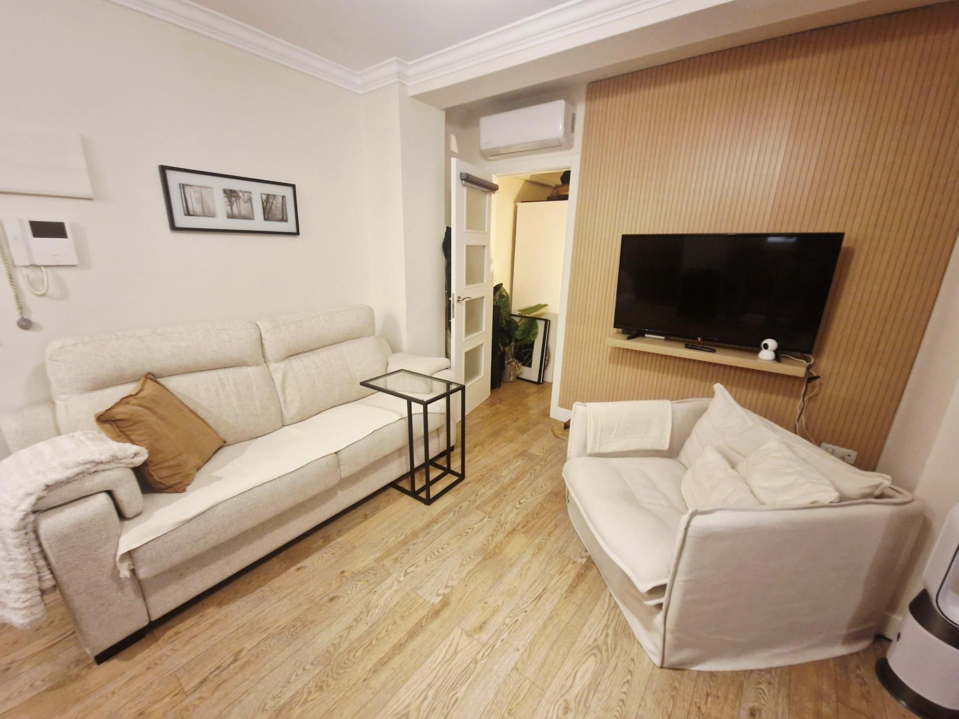 Living room of Flat for sale in  Madrid Capital  with Air Conditioner and Heating