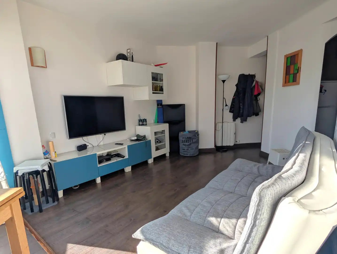 Sala de estar de Apartamento en venta en Castell d'Aro, Platja d'Aro i s'Agaró con Calefacción y Amueblado