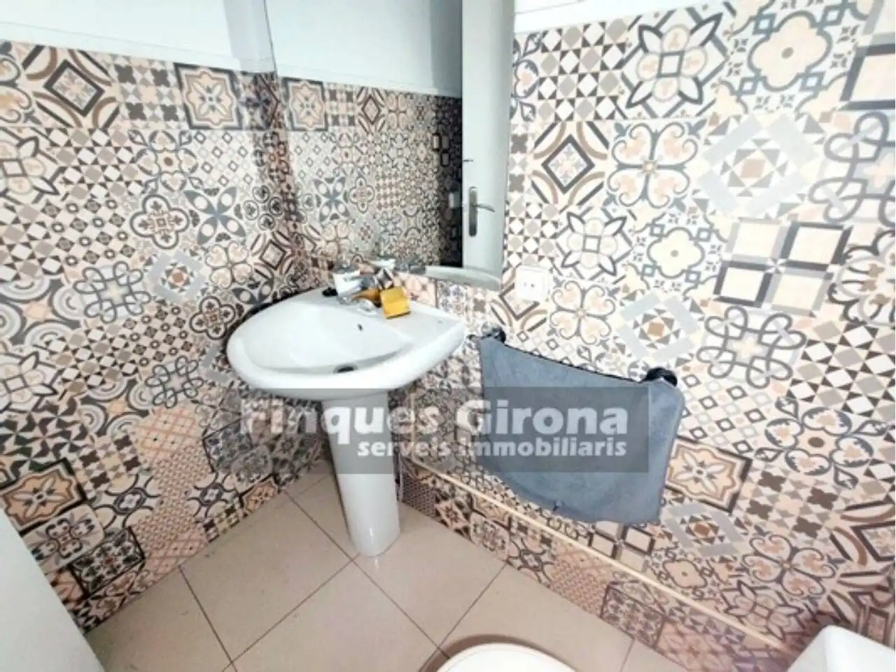 Badezimmer von Geschaftsraum zur Miete in Girona mit Alarm