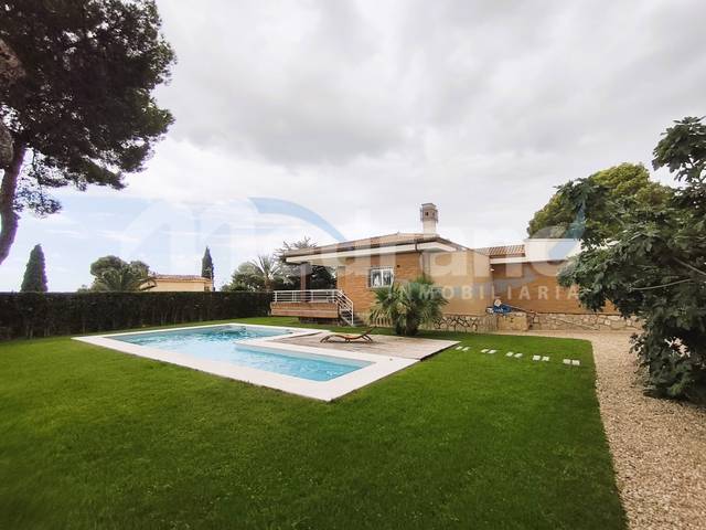 Casa-chalet en Venta en Urbanizaciones