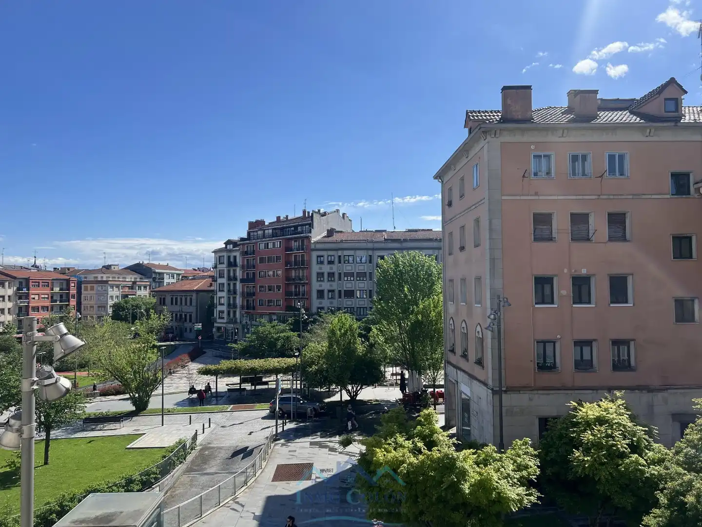 Vista exterior de Piso en venta en Irun  con Calefacción y Trastero