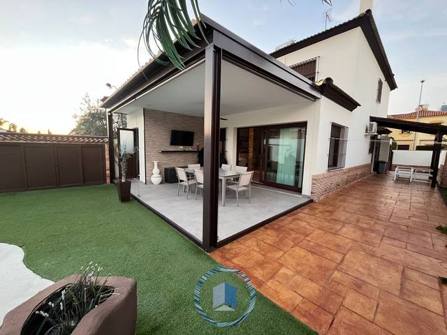 Casa adosada en Venta en Martín Alonso Pinzón en Condequinto