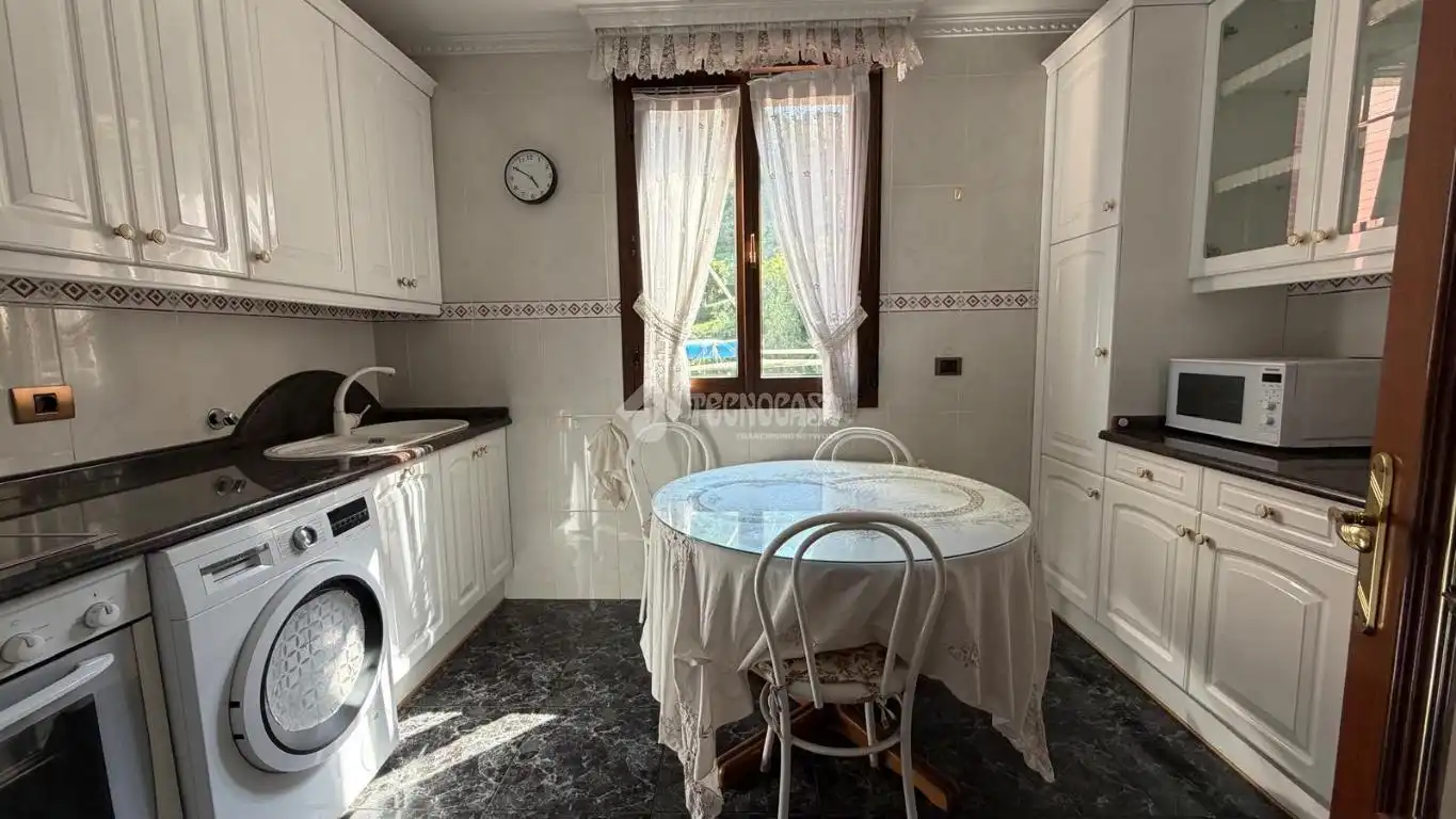 Cocina de Piso en venta en Bilbao  con Calefacción y Amueblado