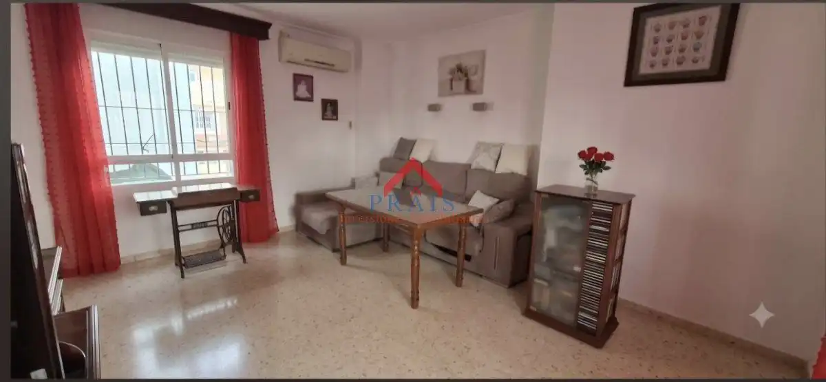 Sala de estar de Casa adosada en venta en Utrera con Aire acondicionado, Terraza y Trastero