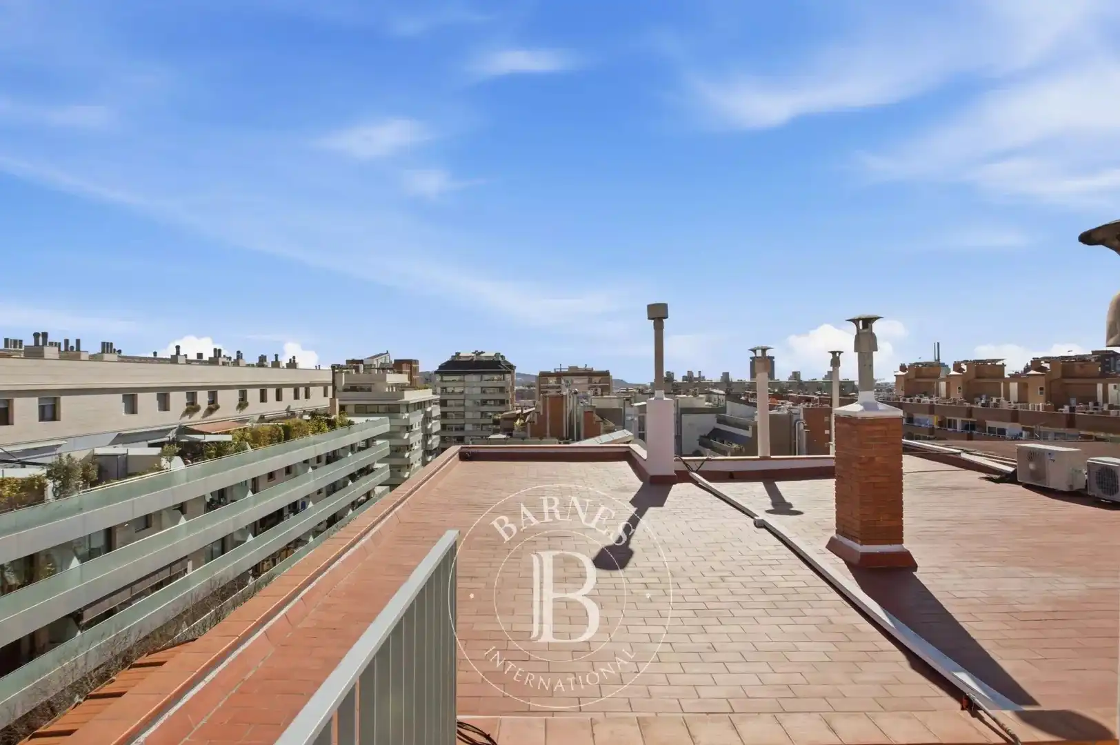 Außenansicht von Dachboden zum Verkauf in Barcelona mit Klimaanlage, Heizung und Terrasse