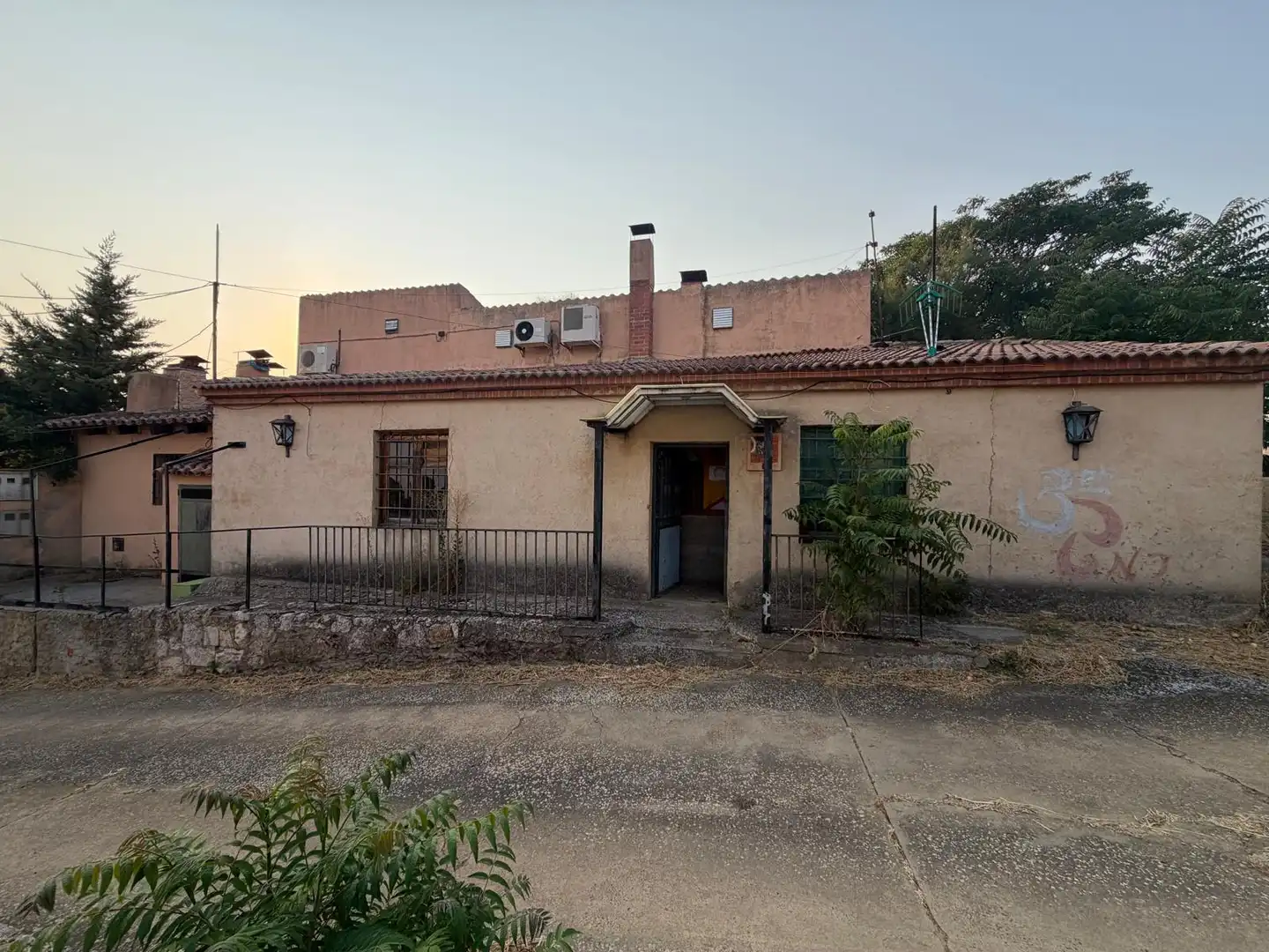 Vista exterior de Finca rústica en venda en Cuenca de Campos amb Calefacció