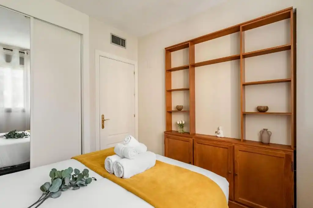 Dormitori de Apartament en venda en Madrid amb Aire condicionat i Moblat