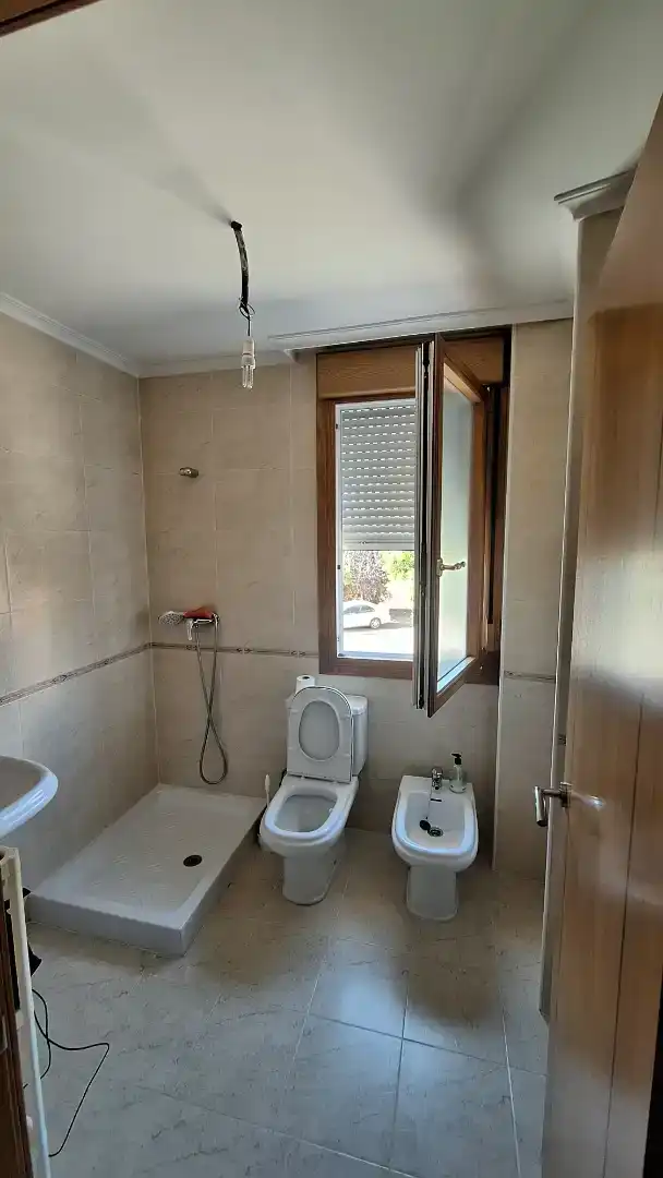 Bany de Casa o xalet en venda en Mucientes amb Parquet, Traster i Moblat