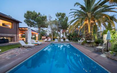 Piscina de Casa o xalet en venda en Boadilla del Monte amb Aire condicionat, Terrassa i Piscina