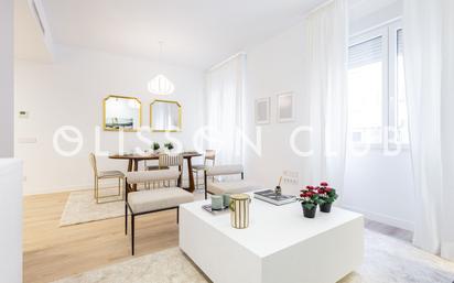 Living room of Flat for sale in  Madrid Capital  with Air Conditioner, Heating and Furnished