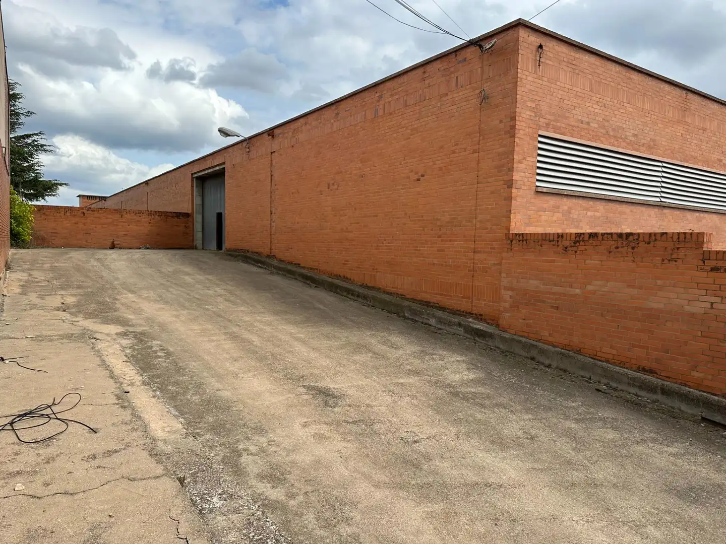 Vista exterior de Nave industrial de alquiler en Igualada