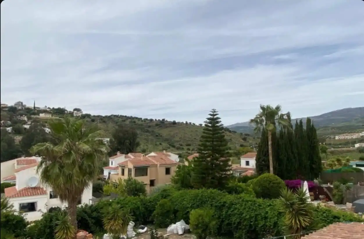 Vista exterior de Casa o xalet en venda en Alcaucín amb Aire condicionat, Jardí privat i Terrassa