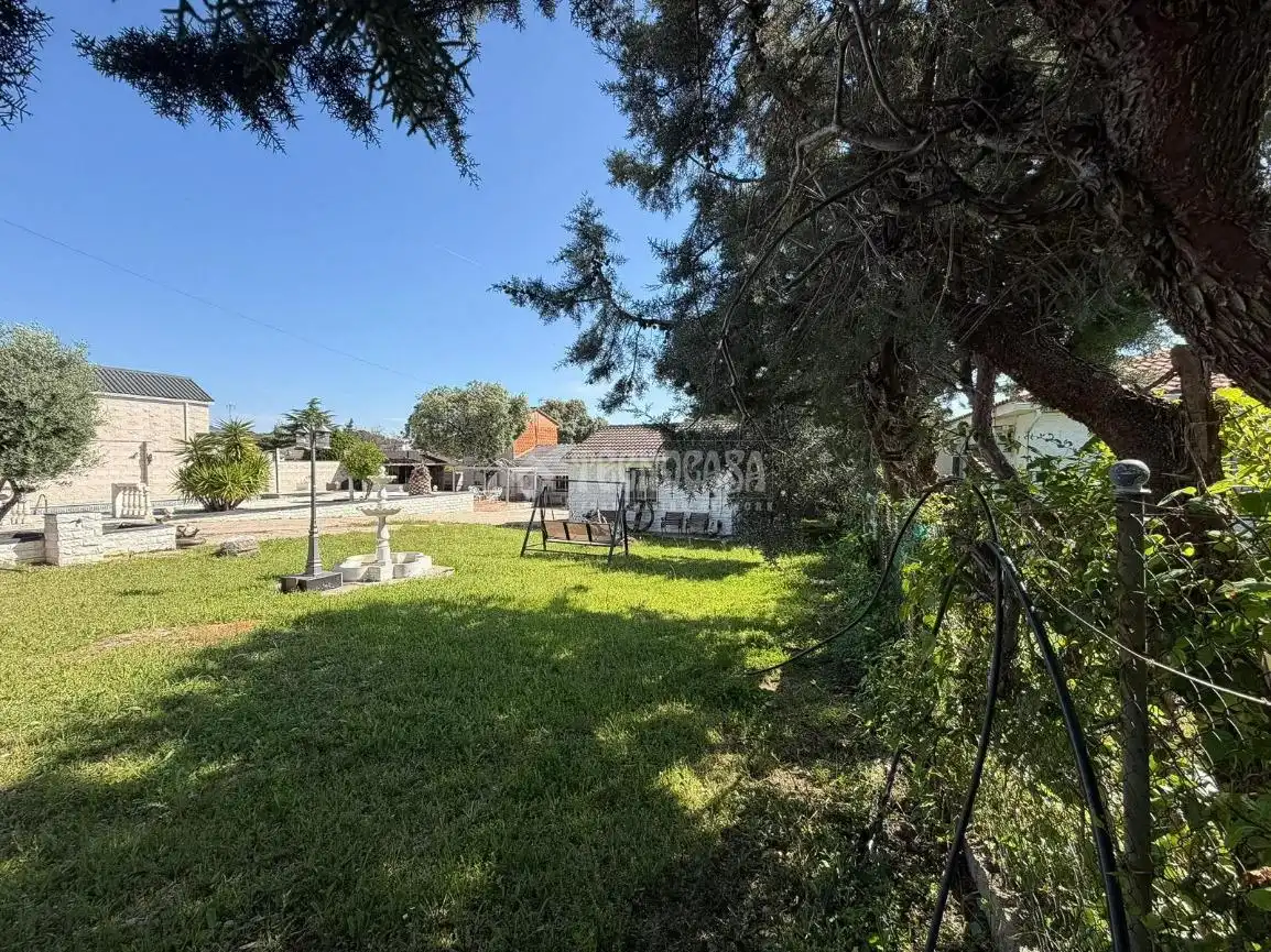 Casa o xalet en venda en Villa del Prado amb Aire condicionat i Piscina