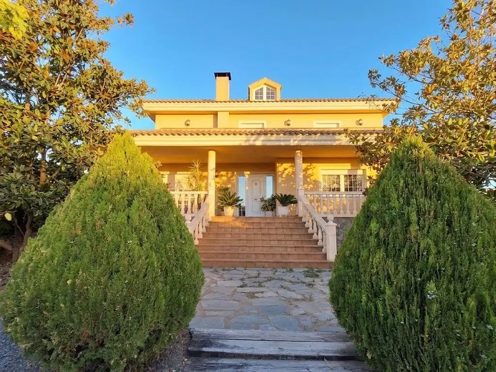 Villa con terrazza in vendita a Carrer DELS PINS