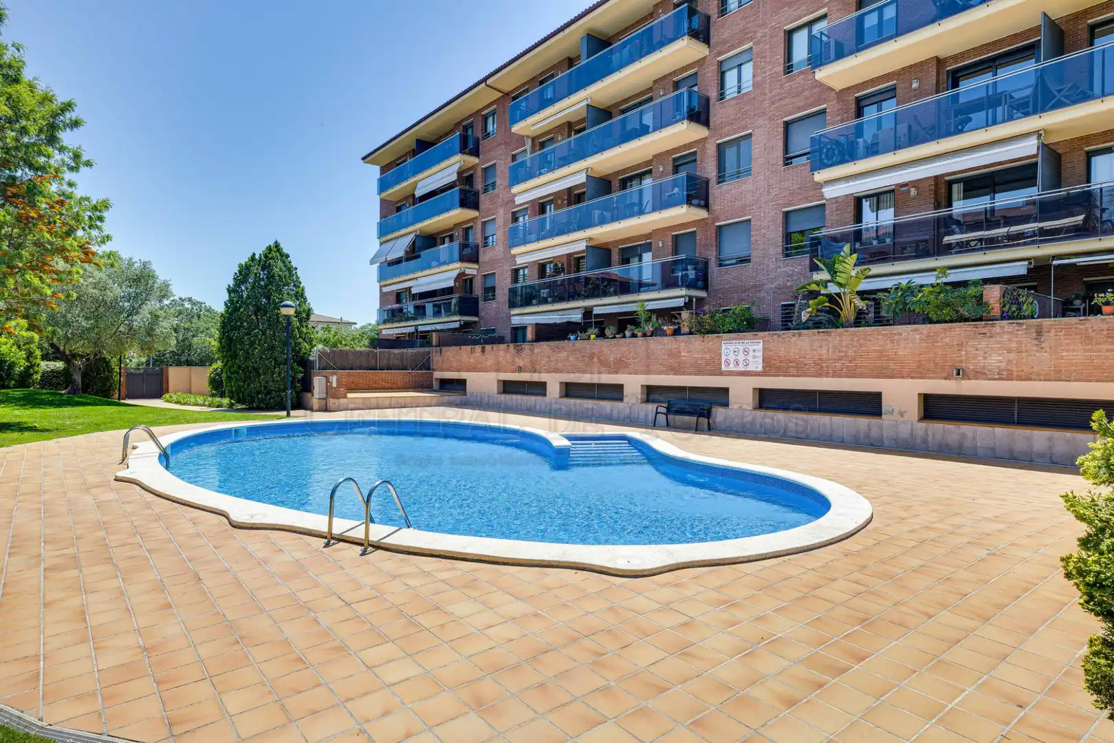 Swimming pool of Flat for sale in Sant Cugat del Vallès  with Air Conditioner, Heating and Parquet flooring