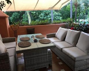 Terrassa de Apartament de lloguer en Estepona amb Aire condicionat, Jardí privat i Terrassa