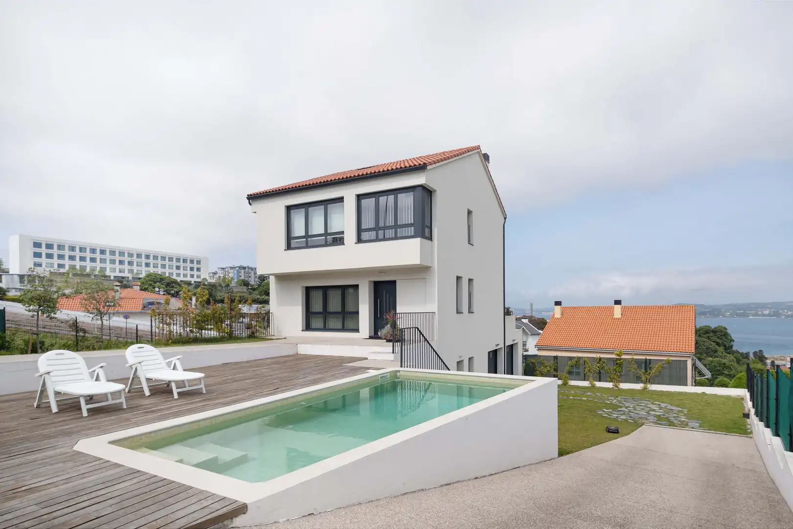 Vista exterior de Casa o chalet en venta en A Coruña Capital  con Calefacción y Jardín privado
