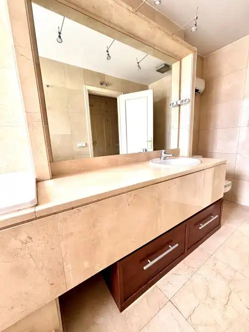 Bathroom of Flat for sale in Madrid  with Air Conditioner, Heating and Parquet flooring