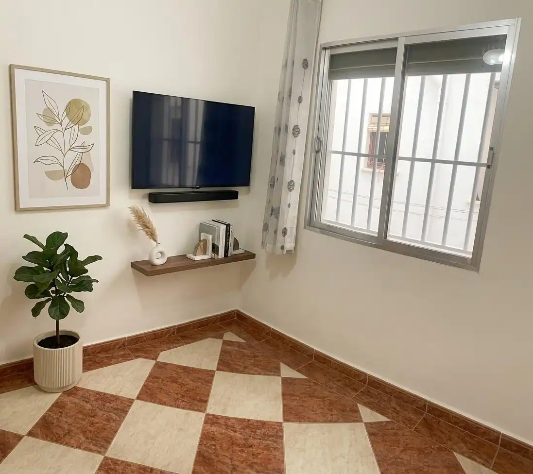 Sala d'estar de Pis en venda en Almería amb Aire condicionat