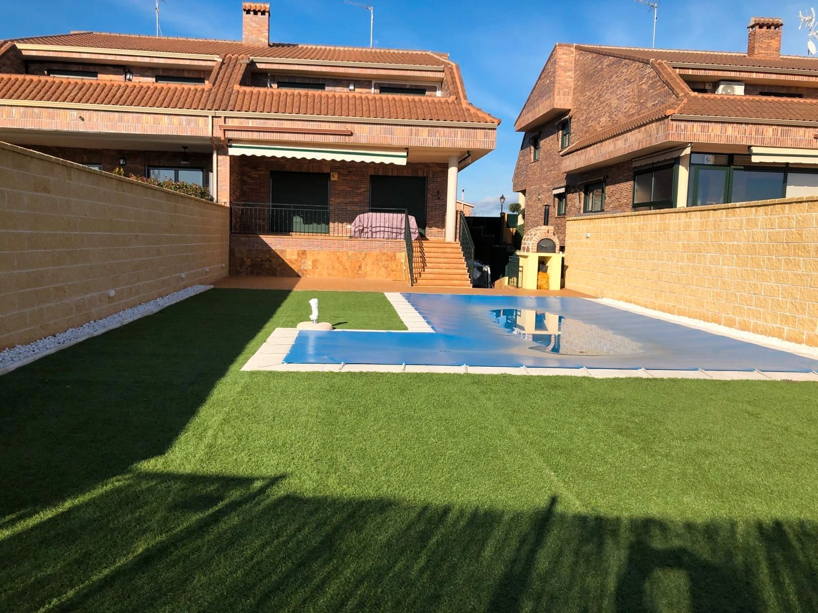 Piscina de Casa adosada en venda en Quijorna amb Aire condicionat, Calefacció i Jardí privat