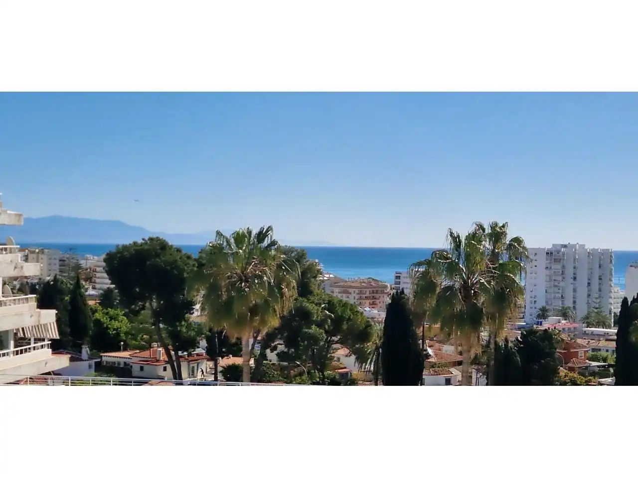 Vista exterior de Apartament en venda en Benalmádena amb Aire condicionat, Jardí privat i Terrassa