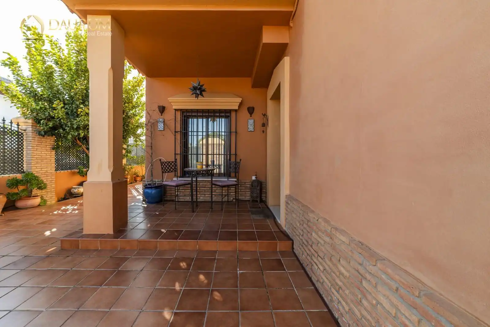 Casa adosada en venda en La Rinconada amb Aire condicionat, Calefacció i Jardí privat