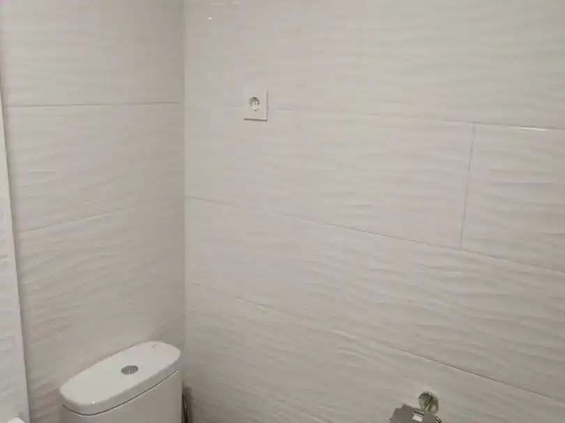 Badezimmer von Wohnung zur Miete in Almanza mit Möbliert