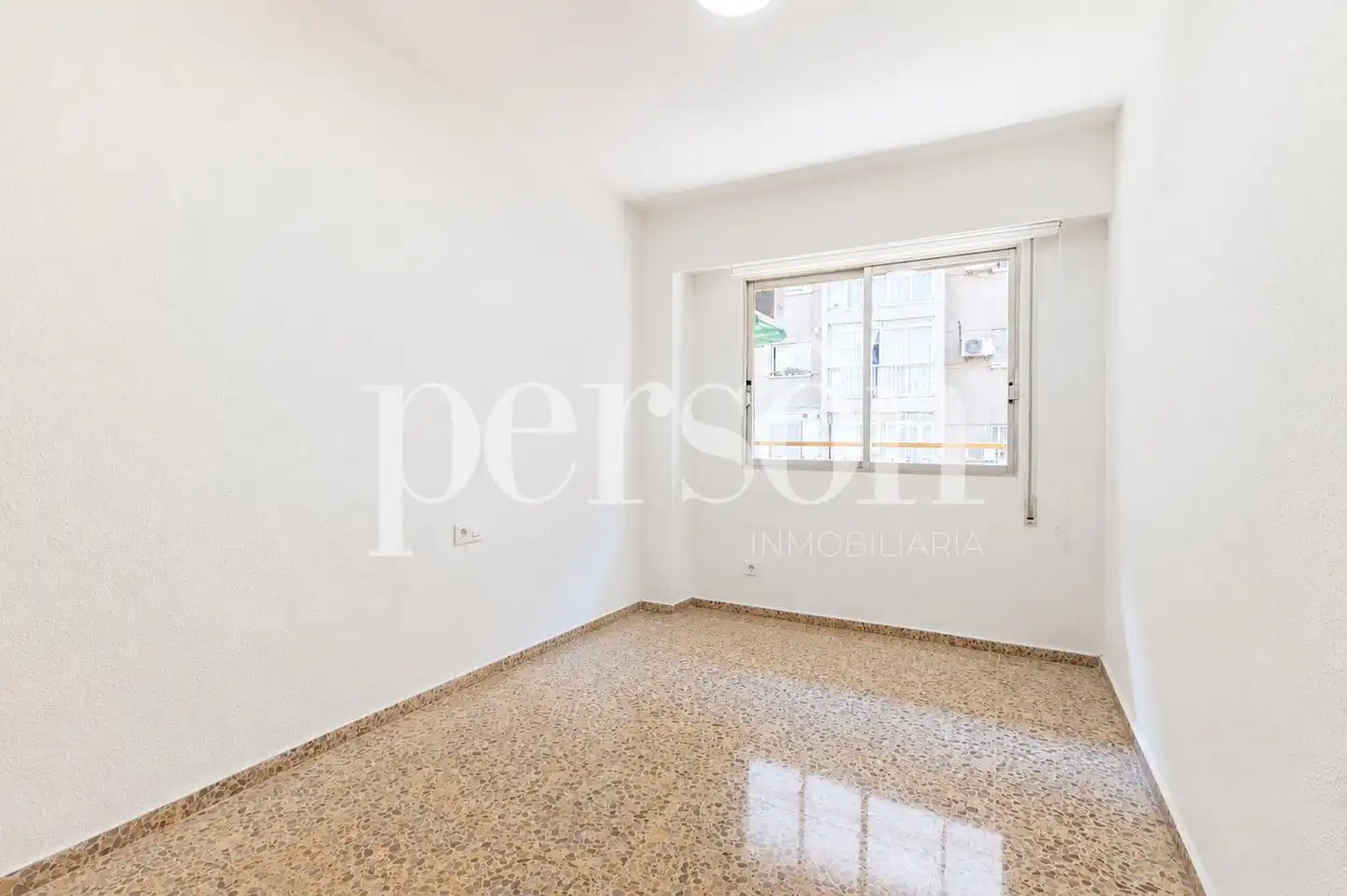 Schlafzimmer von Wohnung zur Miete in Valencia mit Klimaanlage, Heizung und Terrasse