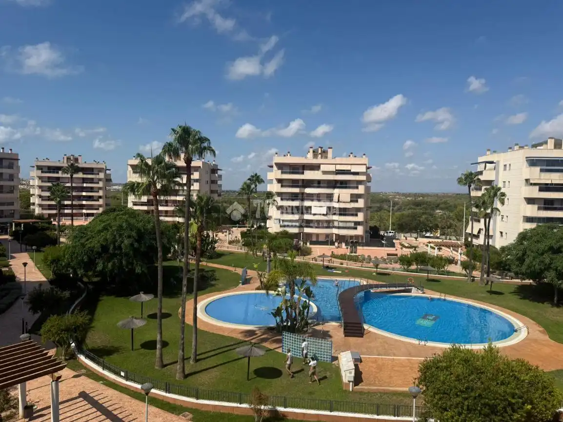 Vista exterior de Piso en venta en Alicante / Alacant con Aire acondicionado, Terraza y Piscina comunitaria