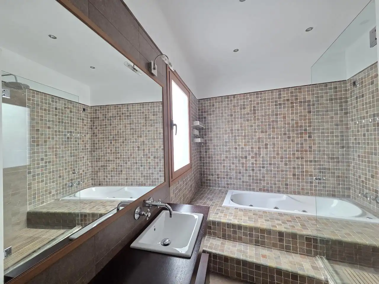 Bathroom of Flat for rent in Madrid  with Heating