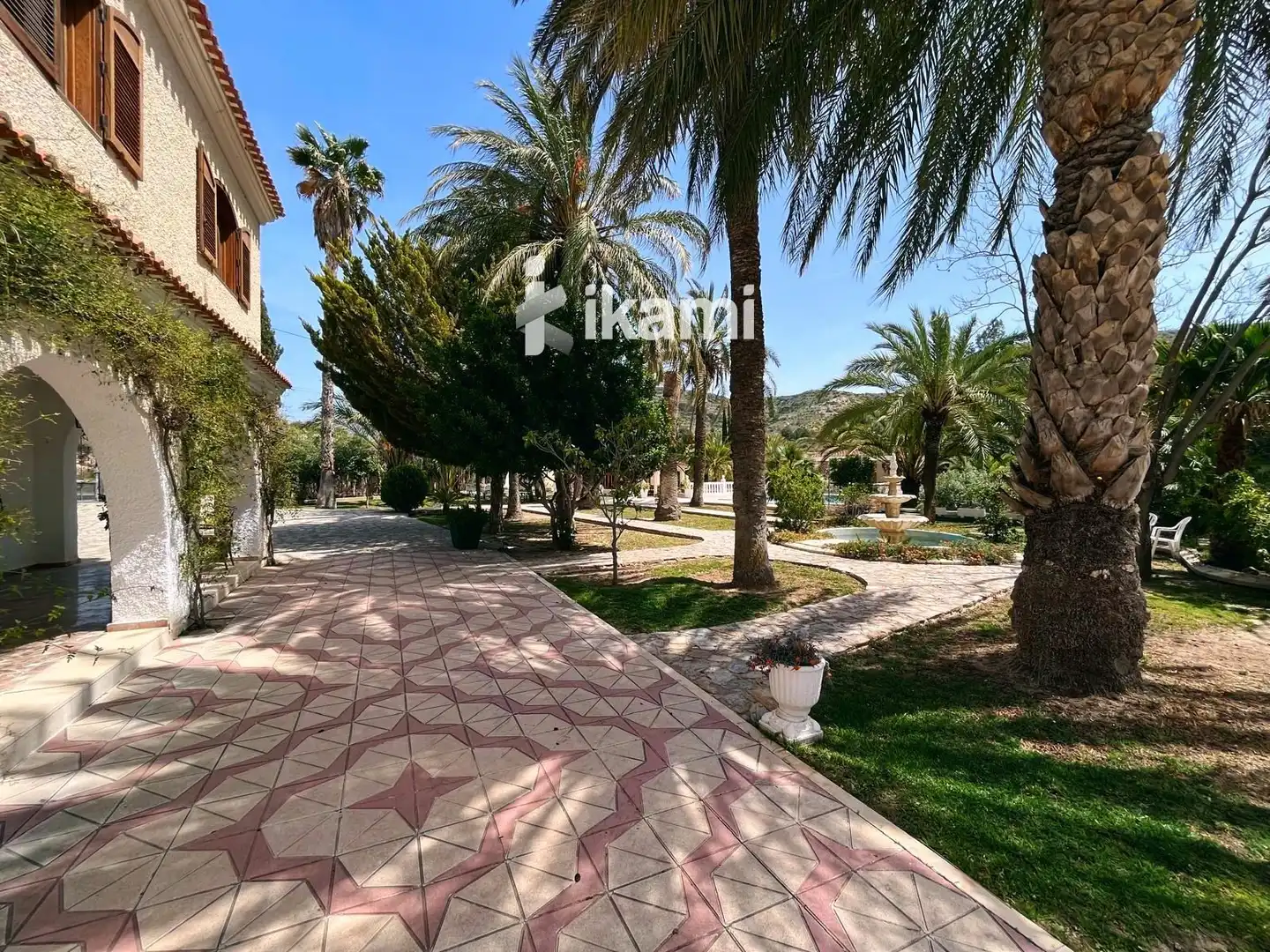 Jardín de Casa o chalet en venta en Elda con Calefacción, Trastero y Piscina