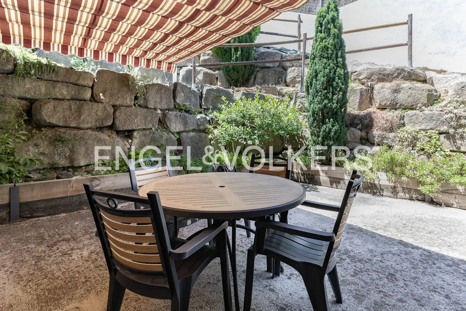 Terrassa de Casa adosada en venda en Montornès del Vallès amb Calefacció, Jardí privat i Piscina