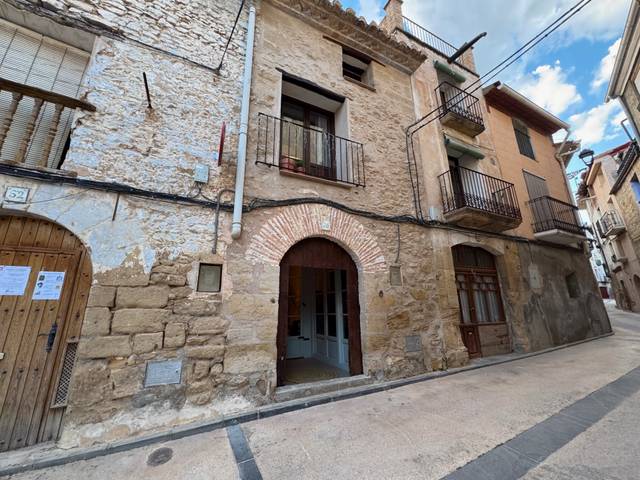 Casa adosada en Venta en Valdealgorfa