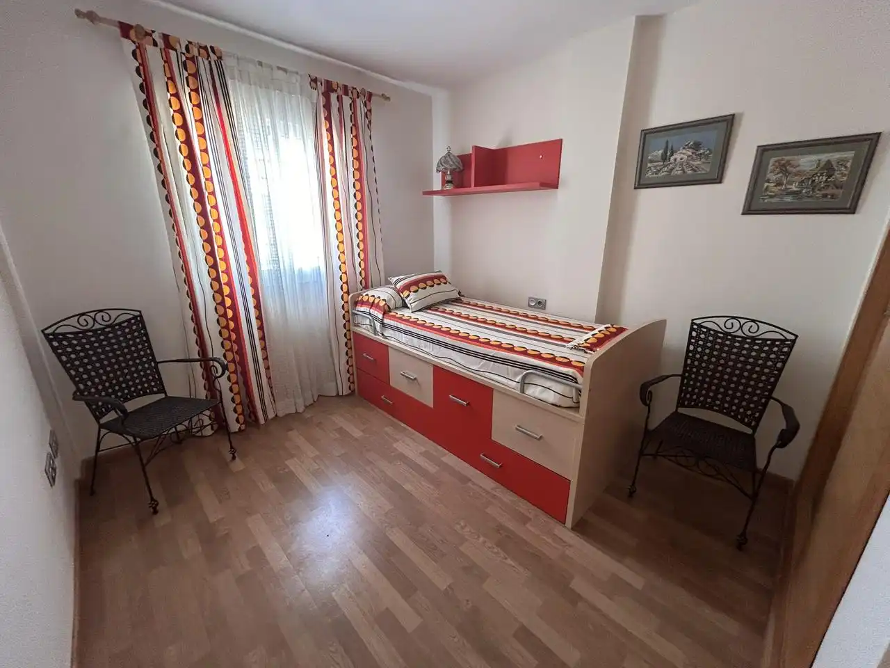 Dormitori de Planta baixa de lloguer en Rincón de la Victoria amb Parquet, Terrassa i Moblat