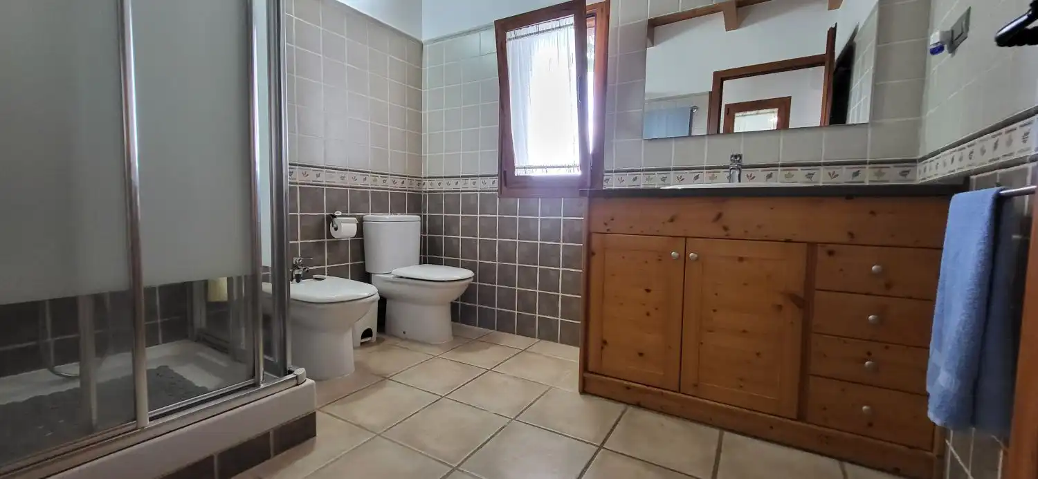 Badezimmer von Haus oder Chalet zum Verkauf in Deltebre mit Klimaanlage und Abstellraum