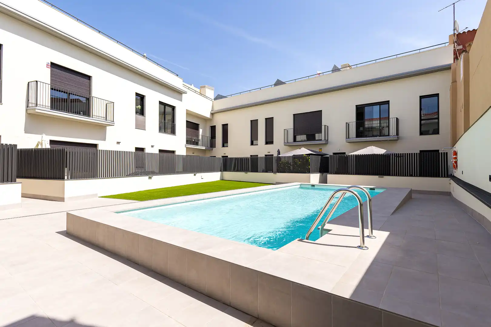 Swimming pool of Apartments for sale in Vilanova i la Geltrú  with Air Conditioner, Heating and Storage room
